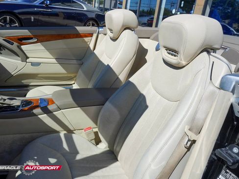 Used 2009 Mercedes-Benz SL 550 w/ Premium I Pkg image 19
