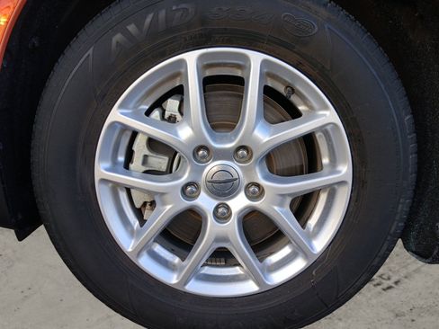 Used 2023 Chrysler Pacifica Touring-L image 14