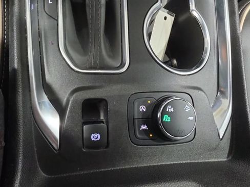 Used 2023 Chevrolet Traverse Premier AWD/4WD image 16