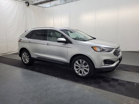 Used 2019 Ford Edge Titanium FWD image 11