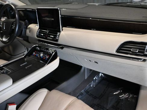 Used 2019 Lincoln Navigator Reserve w/ Cargo Package AWD/4WD image 10
