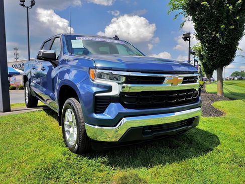 Used 2024 Chevrolet Silverado 1500 LT AWD/4WD image 2