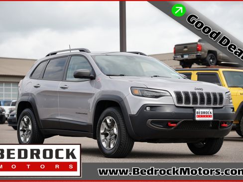 Used 2019 Jeep Cherokee Trailhawk w/ Cold Weather Group AWD/4WD image 1