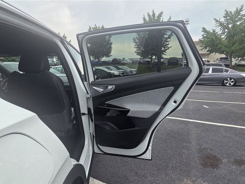 Certified 2023 Volkswagen ID.4 Pro AWD/4WD image 31
