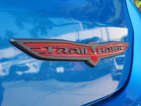 Used 2025 Jeep Compass Trailhawk AWD/4WD image 7