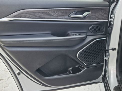 Used 2024 Jeep Grand Cherokee L Limited w/ Black Appearance Package image 23