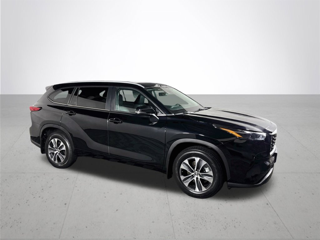 Used 2023 Toyota Highlander XLE AWD/4WD image 4