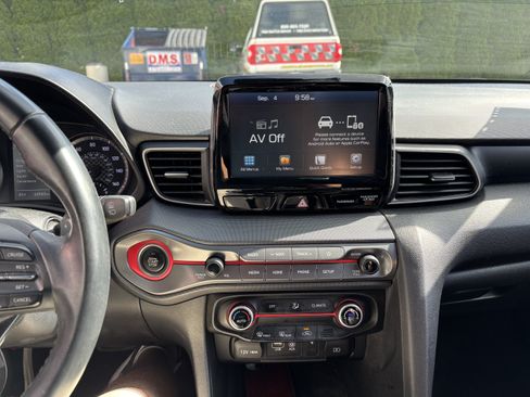 Used 2020 Hyundai Veloster 2.0 Premium FWD image 23