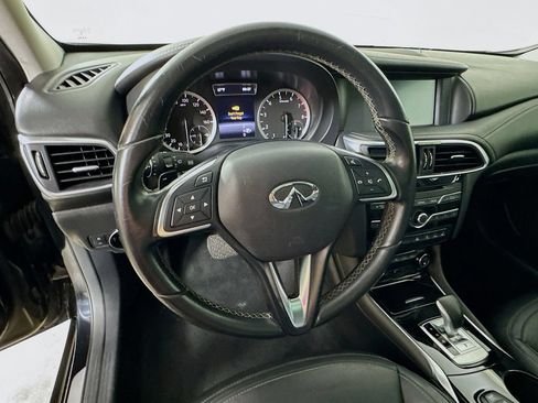 Used 2018 INFINITI QX30 Premium w/ Navigation Package FWD image 12