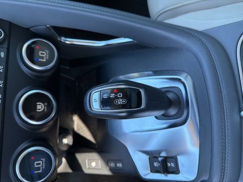 Used 2019 Jaguar E-PACE S image 31