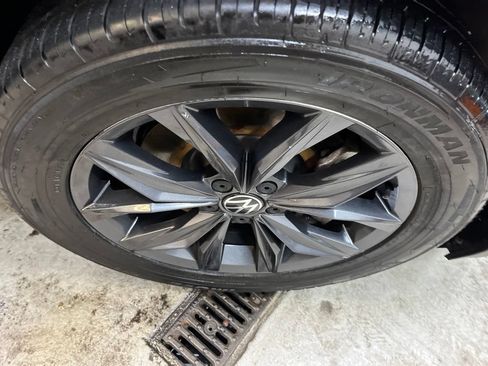 Used 2023 Volkswagen Tiguan SE FWD image 34