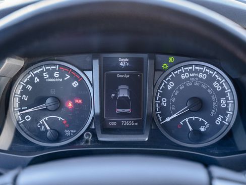 Used 2022 Toyota Tacoma TRD Off-Road image 19