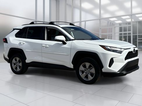 Used 2022 Toyota RAV4 XLE w/ Convenience Package FWD image 8