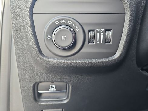 Used 2022 Jeep Grand Cherokee L Limited RWD image 27