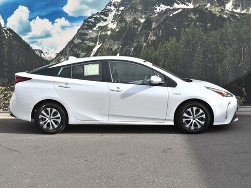 Certified 2021 Toyota Prius LE w/ Carpet Mat Package (TMS) image 2