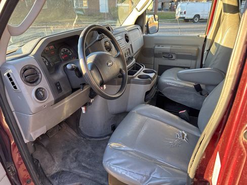 Used 2010 Ford E-250 and Econoline 250 image 11