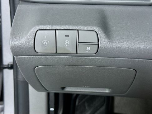 Used 2025 Hyundai Elantra SE FWD image 17