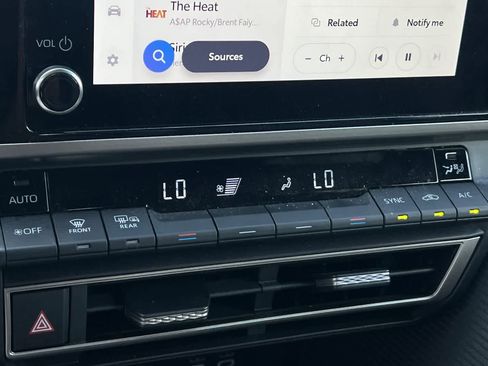 Used 2025 Toyota Camry SE image 21