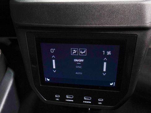 Used 2025 GMC Yukon XL Denali Ultimate AWD/4WD image 15