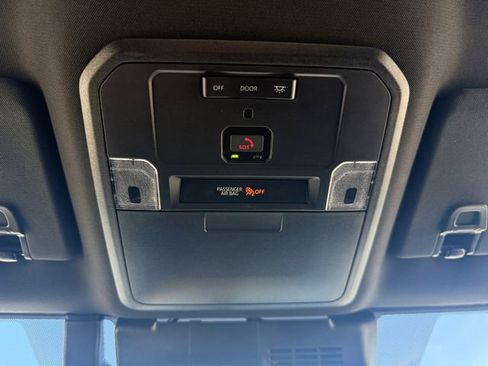 Used 2025 Toyota Tacoma SR image 7