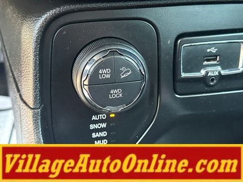 Used 2015 Jeep Renegade Trailhawk w/ Popular Equipment Group AWD/4WD image 23
