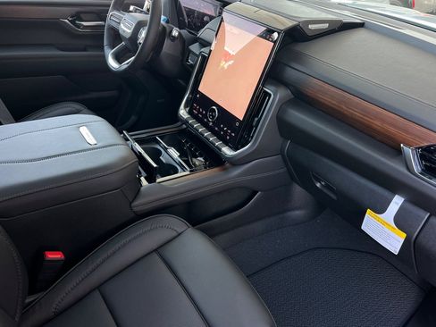 New 2026 GMC Yukon Denali w/ Denali Reserve Package AWD/4WD image 17