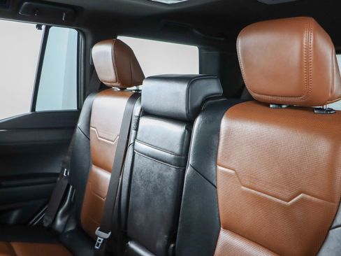 Used 2025 Lexus GX 550 w/ Accessory Package (Z1) image 28