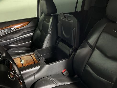 Used 2015 Cadillac Escalade ESV Luxury image 27