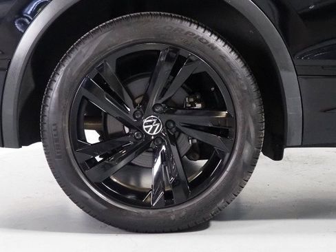 Used 2024 Volkswagen Tiguan SE R-Line FWD image 40