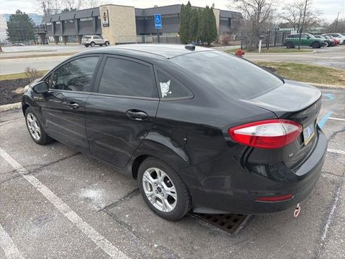 Used 2015 Ford Fiesta SE image 2