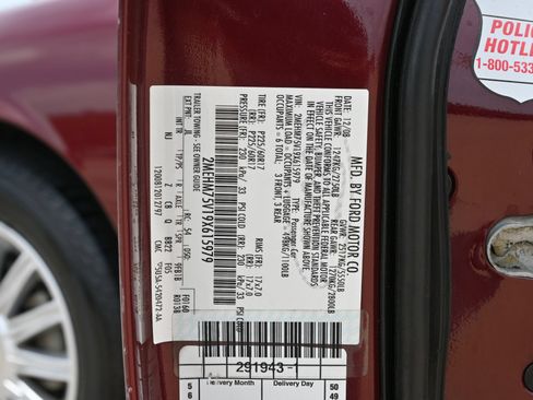 Used 2009 Mercury Grand Marquis LS RWD image 29