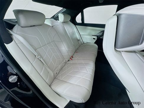 Used 2023 BMW 760i xDrive w/ Executive Package image 28