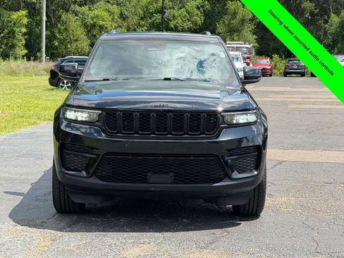 Used 2022 Jeep Grand Cherokee Altitude AWD/4WD image 31