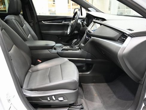 Used 2025 Cadillac XT5 Premium Luxury image 10