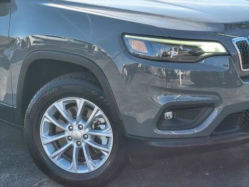 Certified 2022 Jeep Cherokee Latitude Lux w/ Mopar Interior Package image 4