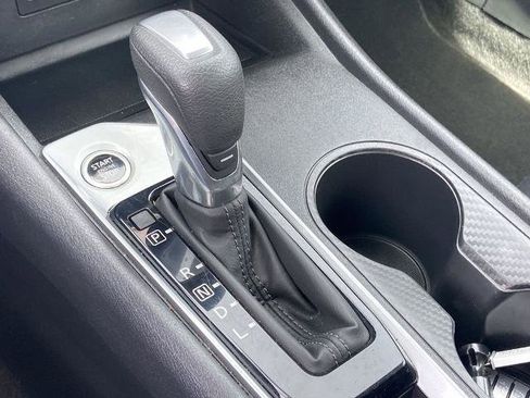 Used 2025 Nissan Altima 2.5 SV FWD image 11