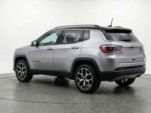 Used 2025 Jeep Compass Limited AWD/4WD image 6