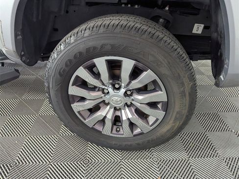 Used 2020 Toyota Tacoma Limited image 19