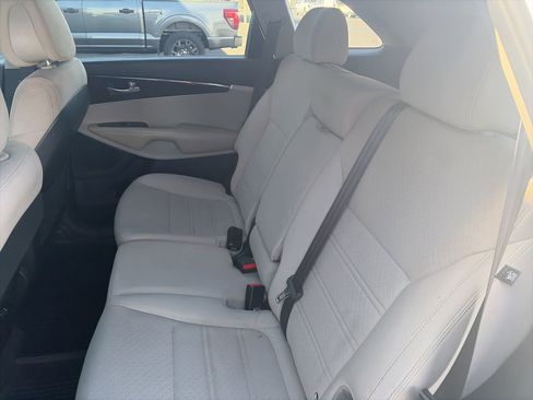 Used 2016 Kia Sorento LX AWD/4WD image 9