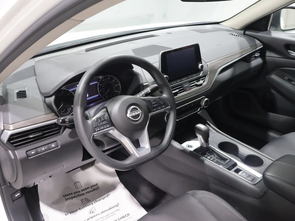 Used 2025 Nissan Altima 2.5 SV AWD/4WD image 14