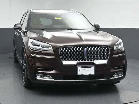 Certified 2023 Lincoln Aviator Black Label Grand Touring w/ Class IV Trailer Tow Package AWD/4WD image 2