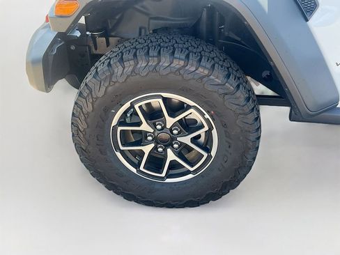 Used 2025 Jeep Wrangler Unlimited Rubicon AWD/4WD image 30