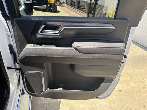 Used 2025 Chevrolet Silverado 2500 LT AWD/4WD image 15