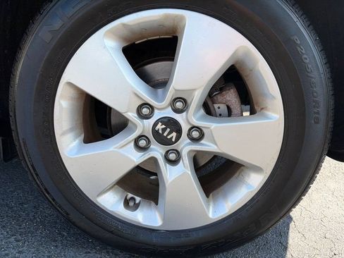Used 2019 Kia Soul FWD image 32