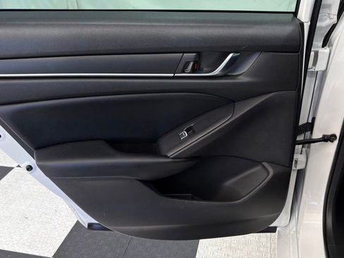Used 2018 Honda Accord Sport image 18