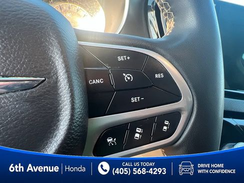 Used 2023 Chrysler Pacifica Touring-L FWD image 36