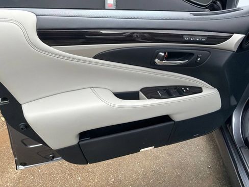 Used 2017 Lexus LS 460 AWD w/ Comfort Package image 10