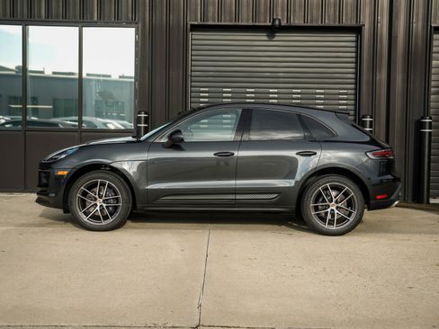 New 2026 Porsche Macan image 2