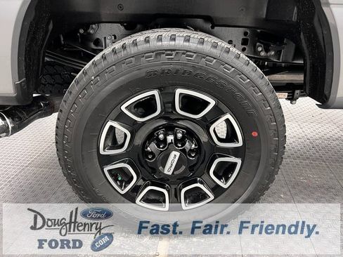 New 2025 Ford F350 Platinum w/ FX4 Off-Road Package image 17