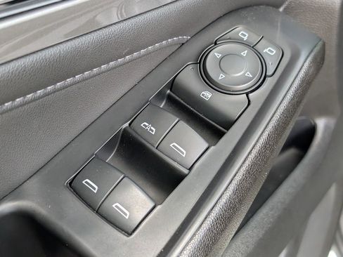 Used 2023 Chevrolet Traverse LT FWD image 25
